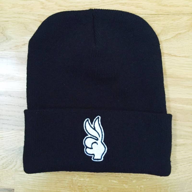 Legit Babes Lola Bunny Logo Beanie von legitbabes