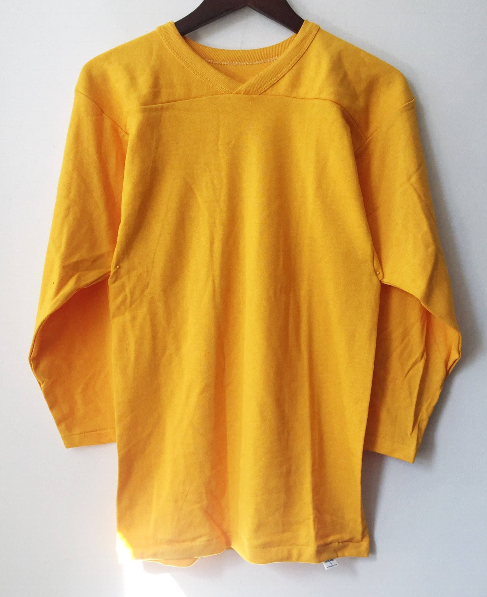 Vintage Russell Athletisch Street Fussball T-Shirt Herren Größe Small Deadstock Nwot 90S Made in Usa von legitvintage