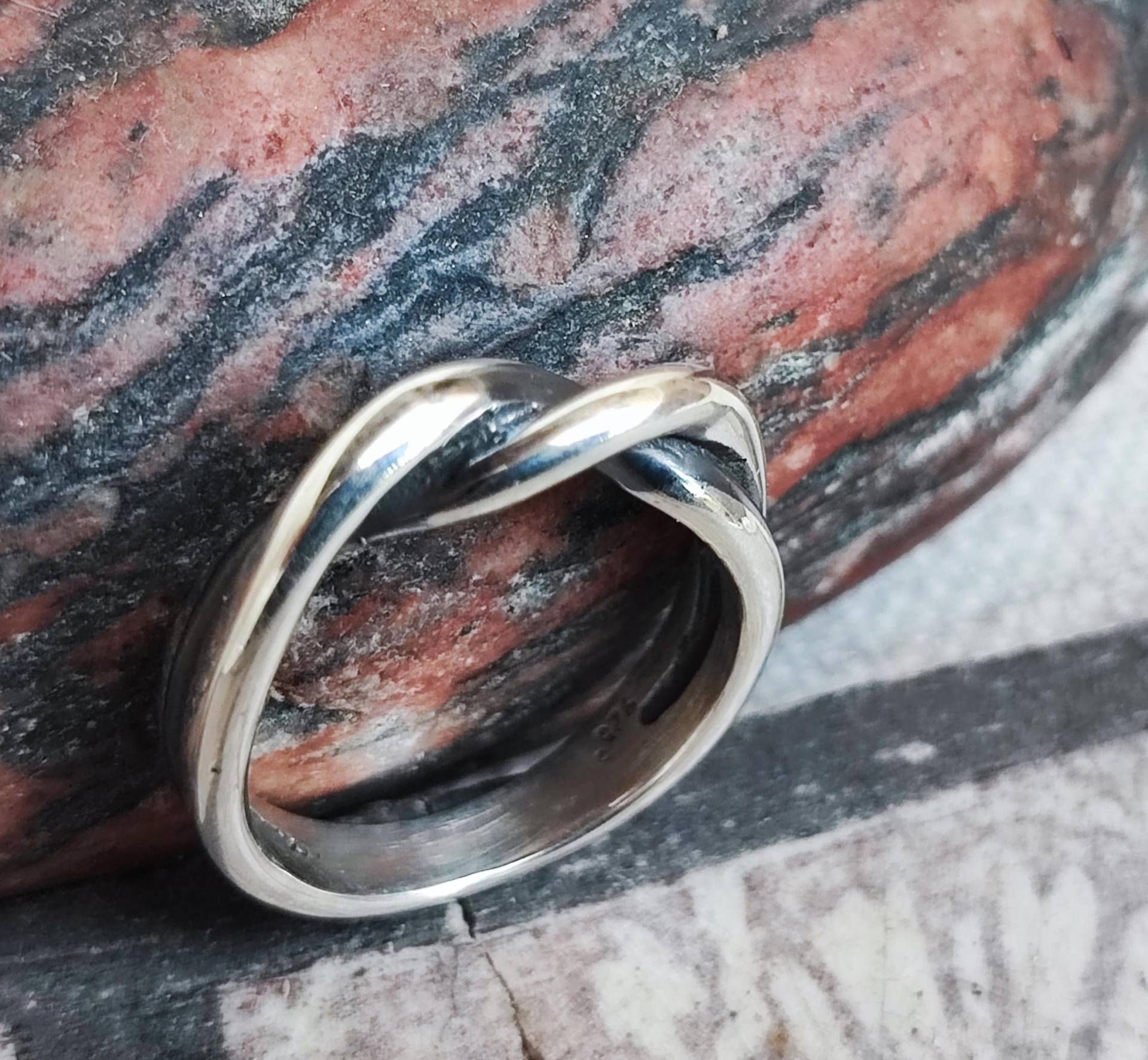 Designer Ring Silber 925 Doppelring Gedreht Massiv Geschwärzt Größe 60 Designer Ring Silber 925 Doppelring Gedreht Massiv Geschwärzt Größe 60 von leguan4u