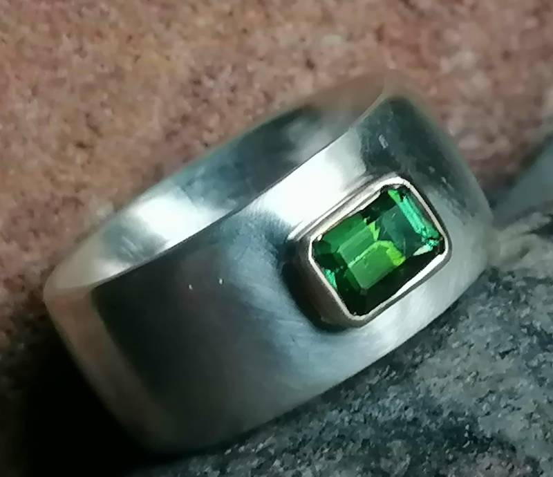 Schlichter Unikat Ring Silber 925 Gold 750 Turmalin Grün Matt Breit Bombiert Größe 55, 5 von leguan4u
