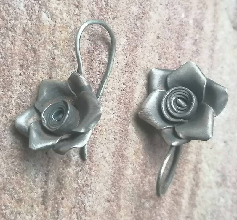 Unikat Ohrschmuck Ohrhänger Ohrring Silber 925 Geschwärzt Rose Ziseliert Unikat Ohrschmuck Ohrhänger Ohrring Silber 925 Geschwärzt Rose Ziseliert von leguan4u