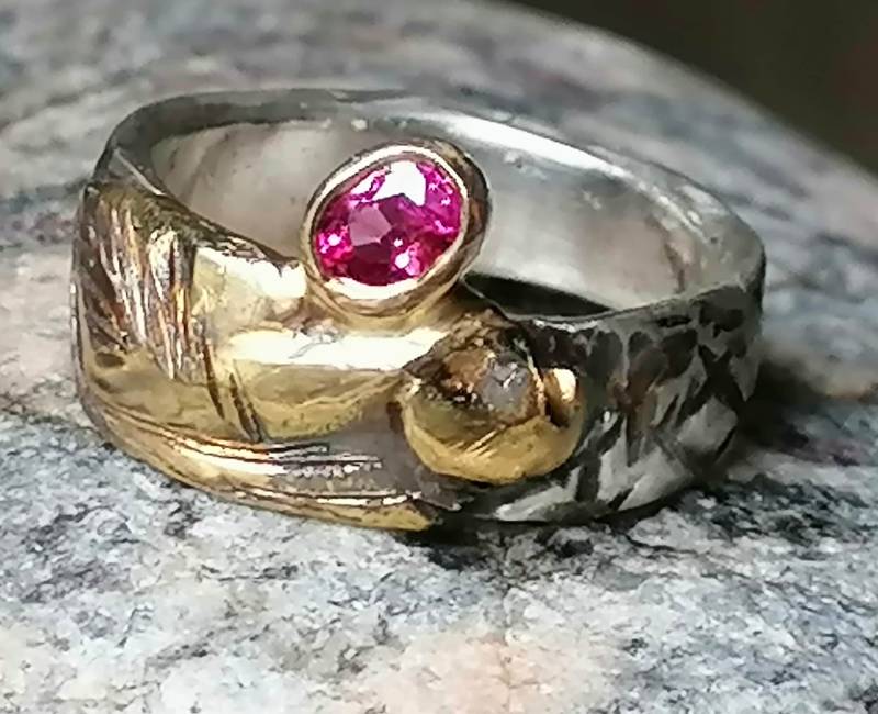 Unikat Ring Silber 925 Gold 750 Rindensstruktur Rubin Ringgröße 53 Leguanhaut Mit Strukturen Unikat Ring Silber 925 Gold 750 Rindensstruktur Rubin Ringgröße 53 Leguanhaut Mit Strukturen von leguan4u