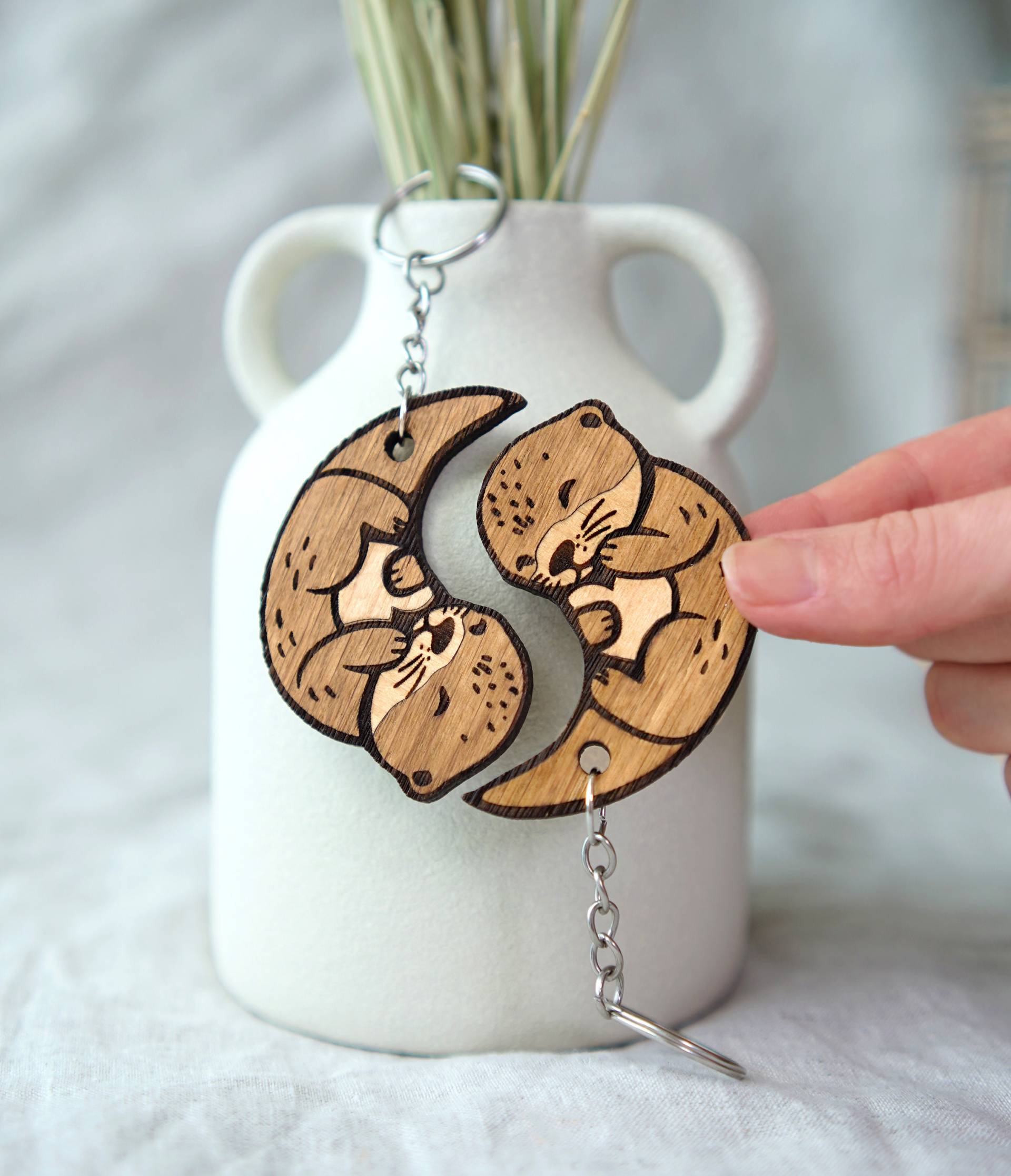 Cute Otter Matching Keychains - Handmade Wooden Anniversary Present, Best Friend Gift, Animal Lover Keyring Cute Otter Matching Keychains - Handmade Wooden Anniversary Present, Best Friend Gift, Animal Lover Keyring von lehadesignAT