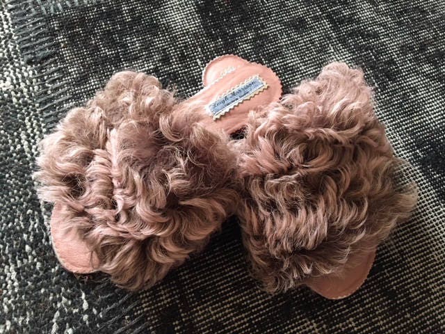 Antik Rose Pink Curly Schaffell Schieber Antik Rose Pink Curly Schaffell Schieber von leighmorrisonshoes