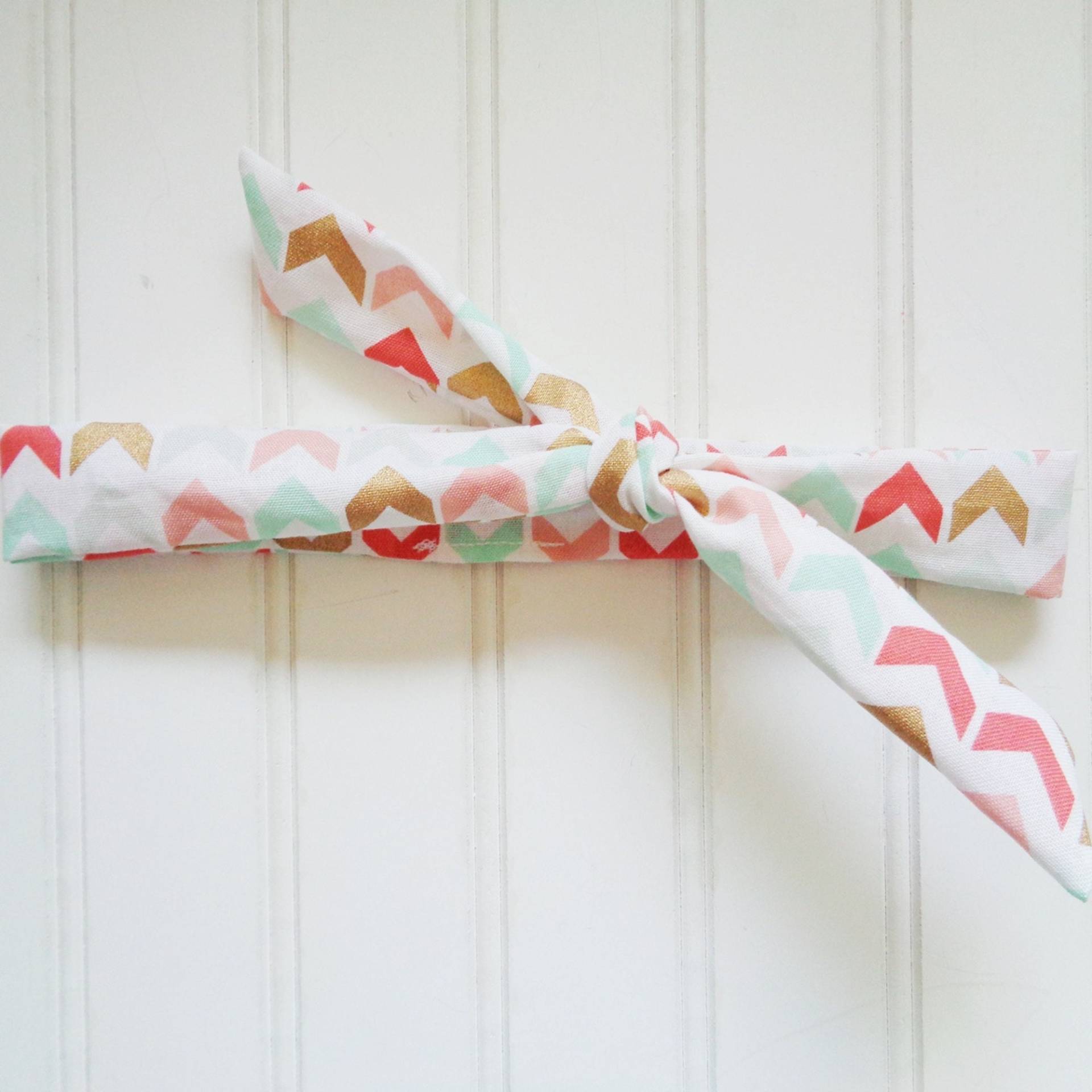 Lois Skinny Stirnband - Gold Und Pastellpfeile von lemonpolkadots