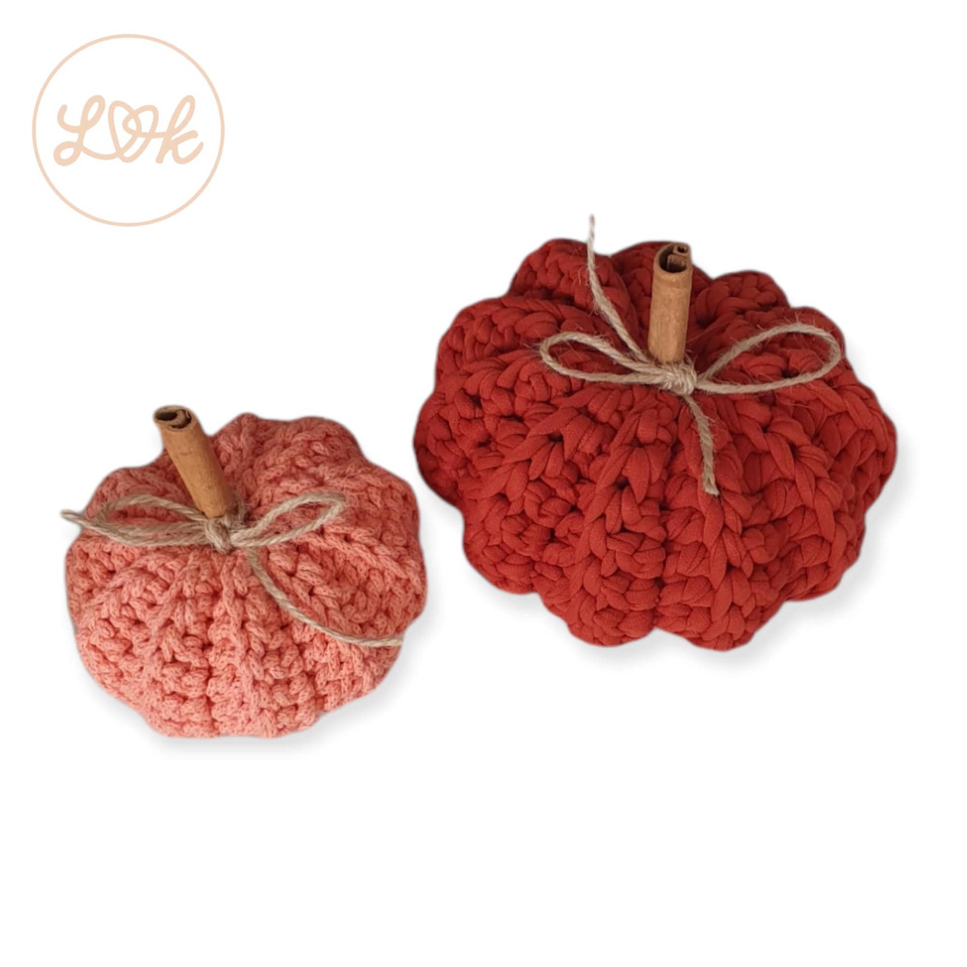Gehäkelter Deko-Kürbis Aus 100 % Recycling-Baumwolle Mit Natürlichen Zimtstäben von lenalovesknitting