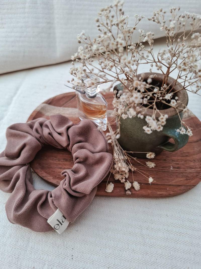 Handmade Rosa Scrunchie | Tencel Haargummi Ohne Haarbruch Mit Naturkautschuk von lenelaShop