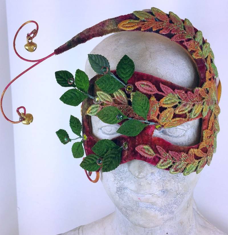 Grüne Frau Kostüm Maske Handgefärbte Samt, Spitze, Und Feder Maskerade von leopardsleap