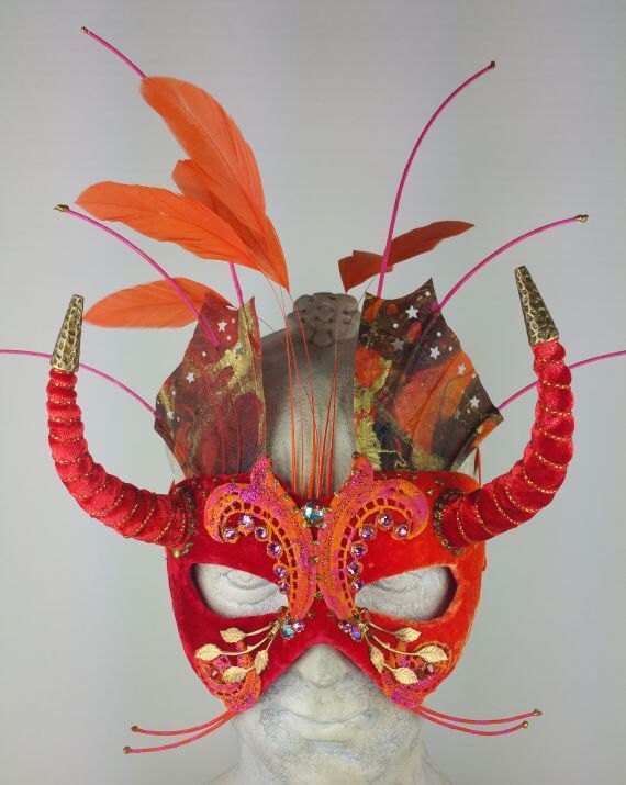 Orange Horned Masquerade Maske Handgefärbter Samt, Strasssteine von leopardsleap
