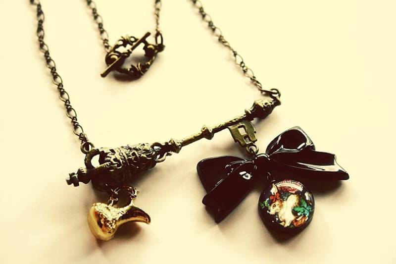 Alice Im Wunderland Antik Halskette von lepetitebonbon