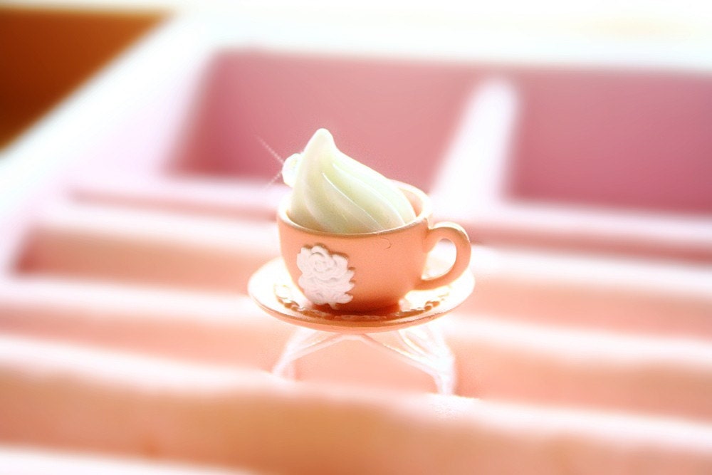 Alice Im Wunderland Teetasse Mit Geschlagener Sahne Ring Shabby Chic-stil von lepetitebonbon