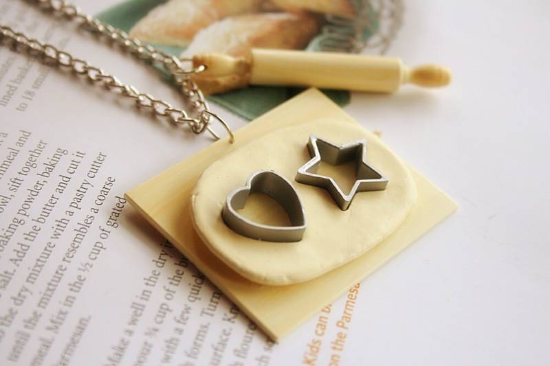 Backen Sie Mir Einige Cookies-Halskette Mit Dem Nudelholz von lepetitebonbon