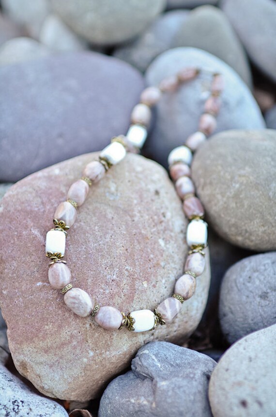 Felsen Des Alters Halskette von lepetitebonbon