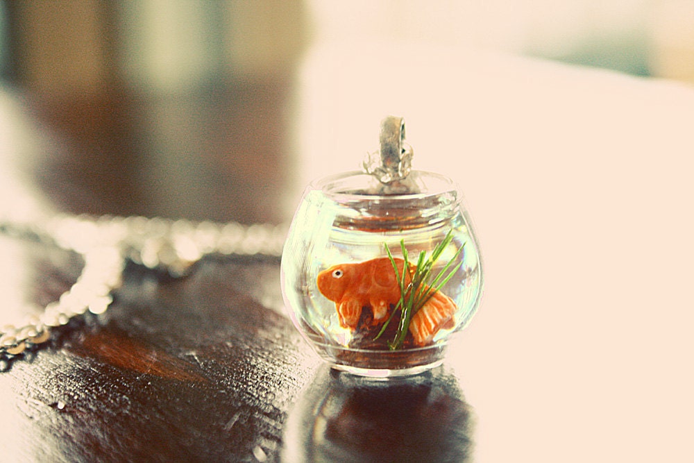 Goldfisch Halskette in Glasschale von lepetitebonbon
