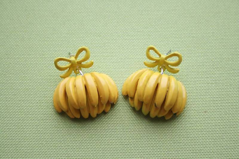 Haufen Bananen Ohrringe von lepetitebonbon