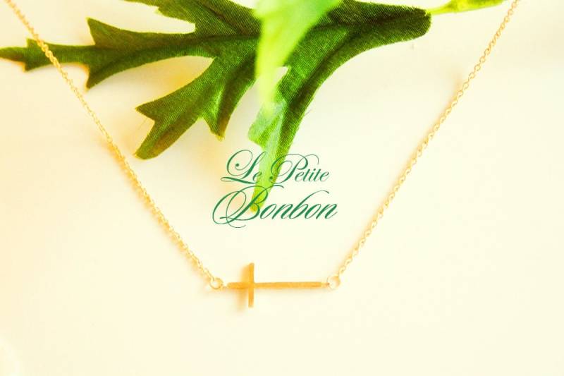 Kreuz Halskette von lepetitebonbon