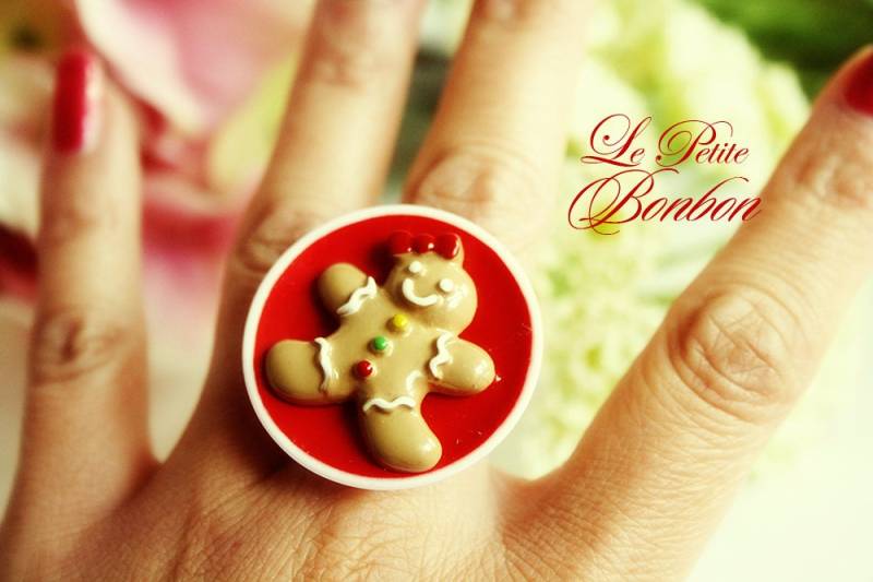 Lebkuchen Mann Cookie Auf Einem Teller Ring von lepetitebonbon