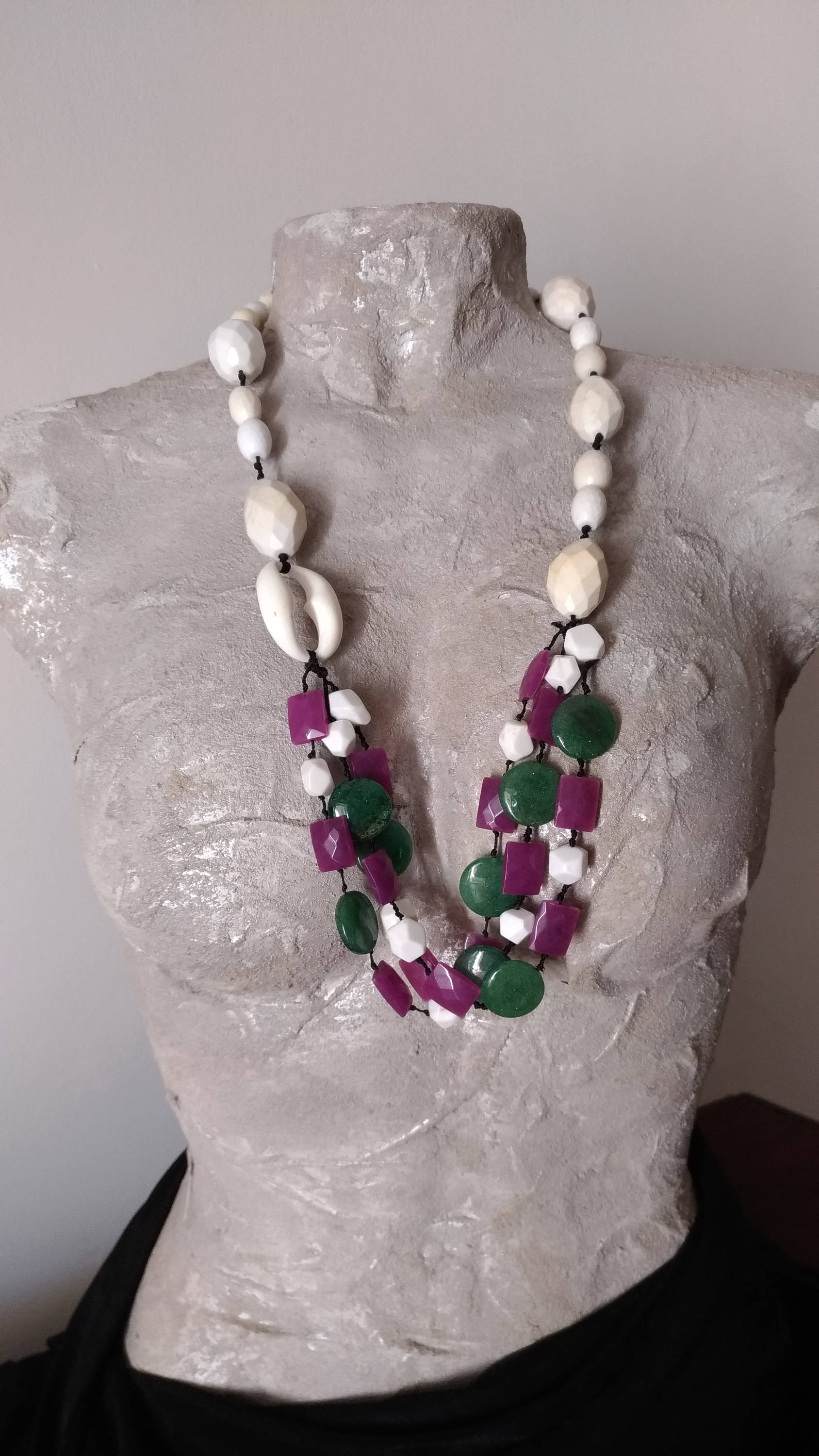Maxi Halskette Natursteine Weißer Achat, Amethyst, Smaragd Grünen Aventurin Maxi Halskette Natursteine Weißer Achat, Amethyst, Smaragd Grünen Aventurin von lepiracante