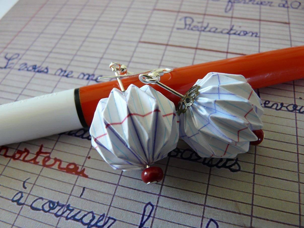 Origami-Ohrringe, Papierkugeln, Schulheft-Papierschmuck, Lehrerschmuck Origami-Ohrringe, Papierkugeln, Schulheft-Papierschmuck, Lehrerschmuck von lesbijouxdechantal