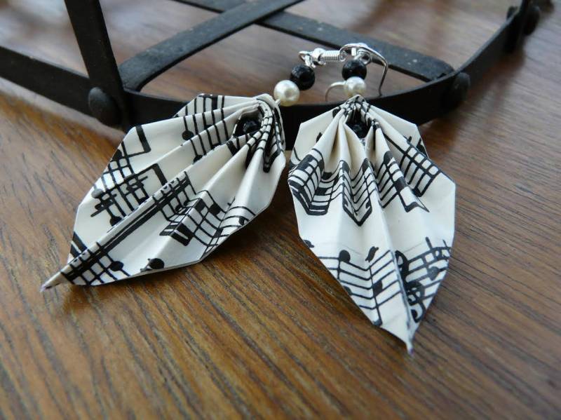 Origami-Ohrringe Aus Notenpapier Origami-Ohrringe Aus Notenpapier von lesbijouxdechantal