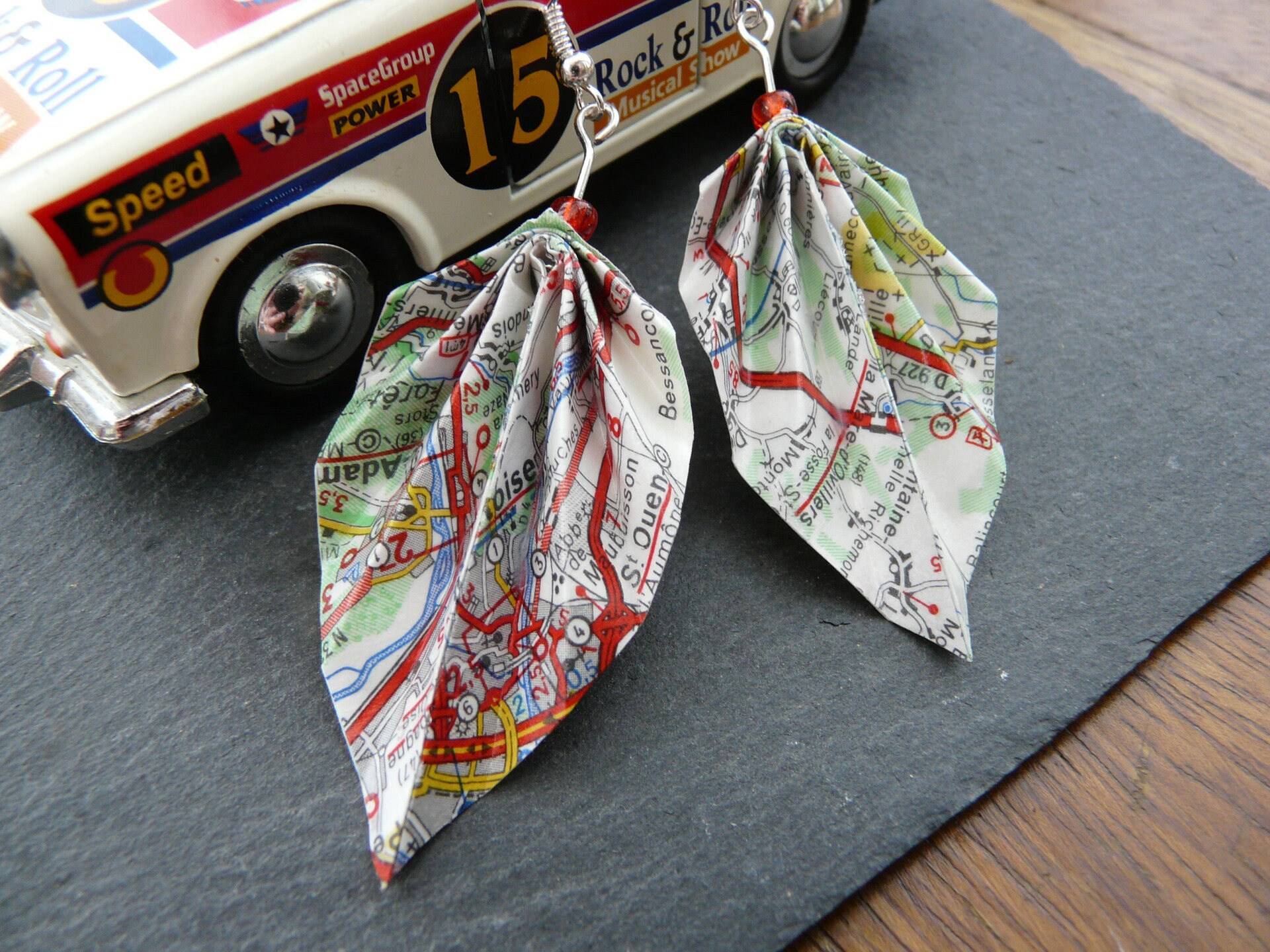 Origami-Papierblatt-straßenkarten-Ohrringe Origami-Papierblatt-straßenkarten-Ohrringe von lesbijouxdechantal