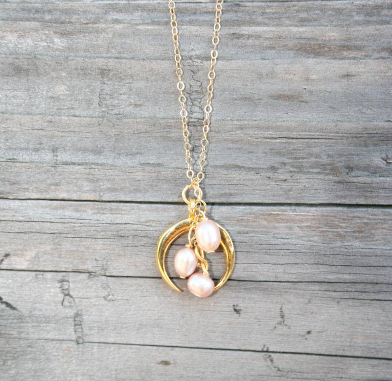 Halbmond Und Perle Anhänger Halskette Halbmond Und Perle Anhänger Halskette von lescargotjewelry