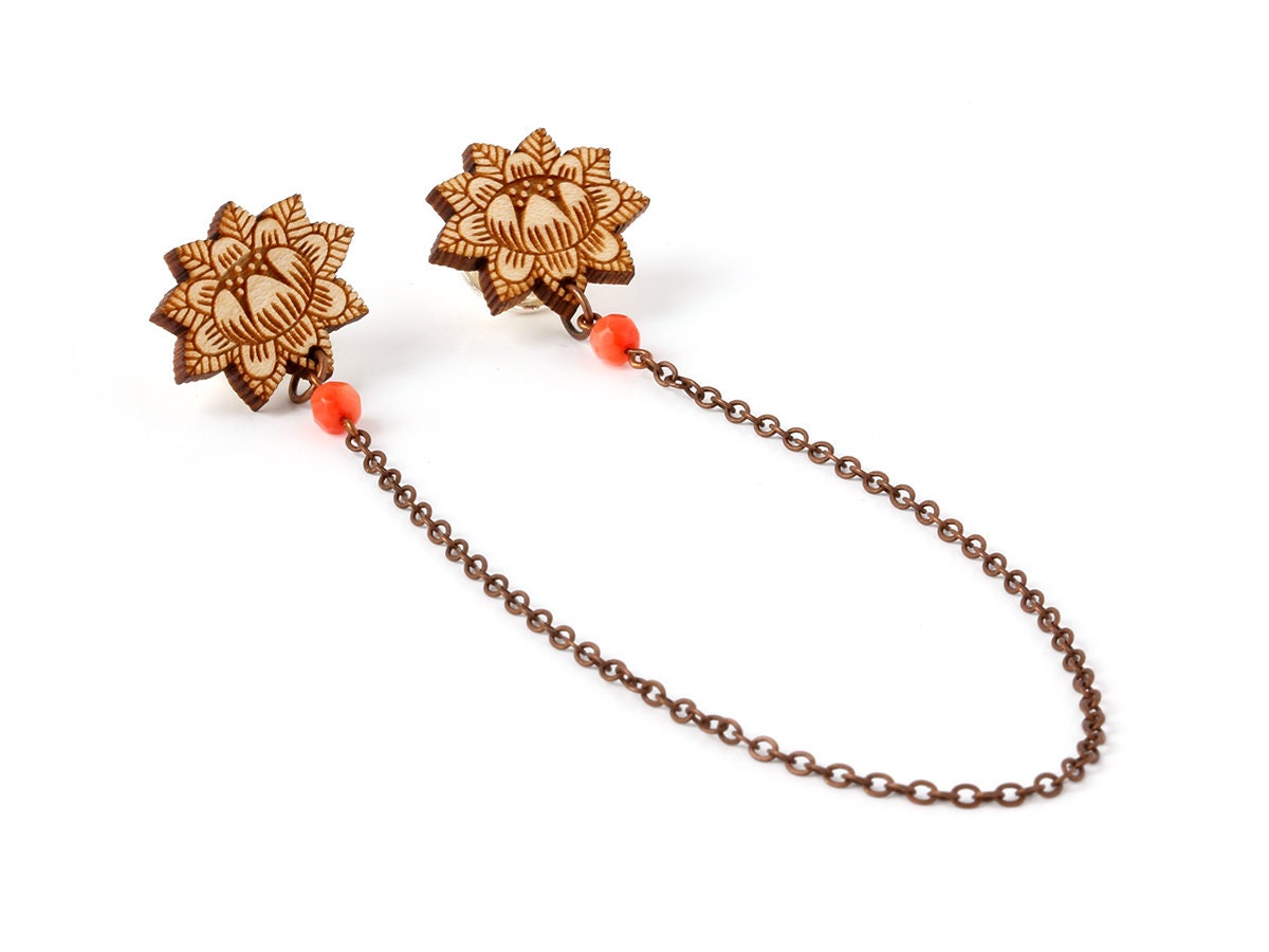 Blumen-Kragennadeln Mit Kette - Blumen-Cardigan-Clips Holz-Hemdverschlüsse Holz-Pullover-Schutz Herbst-Brosche Lasergeschnittener Holzschmuck von lesfollesmarquises