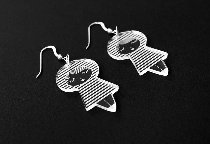 Niedliche Puppenohrringe Aus Lasergeschnittenem, Klarem Acryl - Matroschka-Matroschka-Kleid Kawaii-Kokeshi-Schmuck Haken Sterlingsilber von lesfollesmarquises