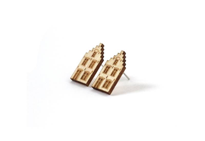 Puces D'oreilles Maison Flamande - Boucles Architektur Bois D'érable Gravé Au Laser Clous En Acier Hypoallergen von lesfollesmarquises