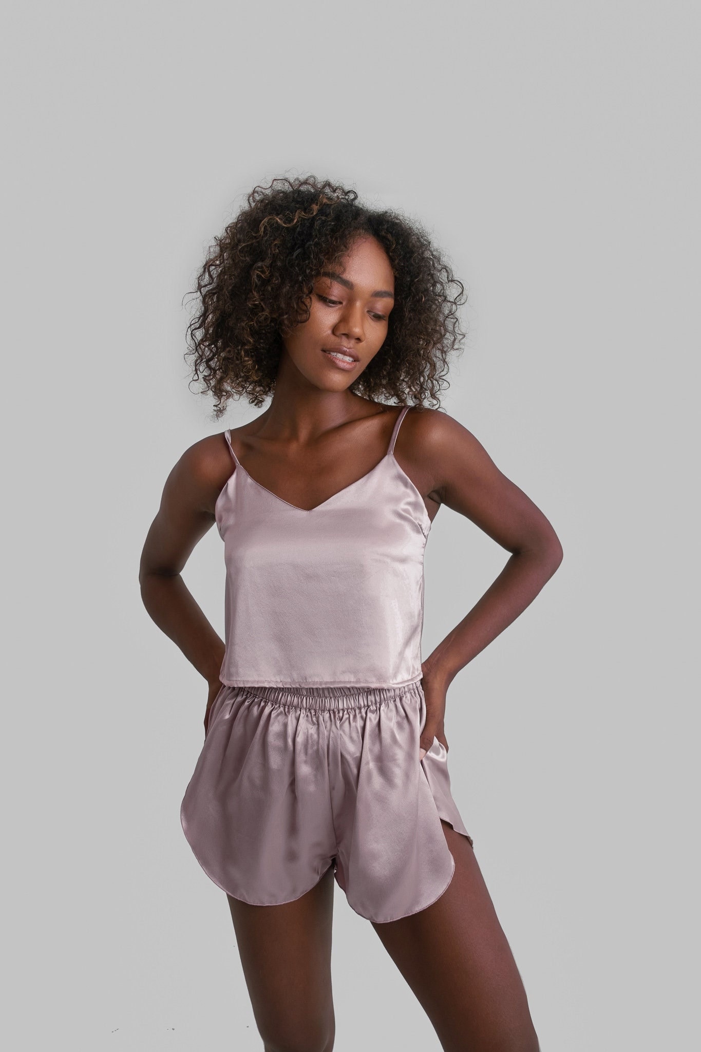 Elegantes Lotus Seide Top - Schrägschnitt, Tiefer Rücken, Verstellbar Zeitloser Stil & Komfort Geschenk Für Sie Elegantes Lotus Seide Top - Schrägschnitt, Tiefer Rücken, Verstellbar Zeitloser Stil & Komfort Geschenk Für Sie von lesilkofficial