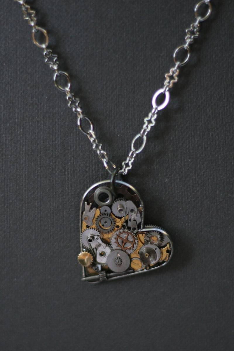 Halskette Anhänger Einzigartiges Steampunk Design Stilvoll Und Witzig Herz Der Maschine | Groß, Modell 63N von leslieslanyards