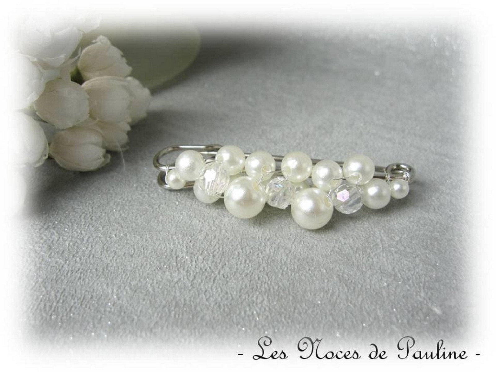 Elfenbeinfarbene Kristall-Cluster-Schleppbefestigung, Perlenbrosche, Hochzeitskleid-Brosche, Schlepplift, Hochzeitsbrosche Elfenbeinfarbene Kristall-Cluster-Schleppbefestigung, Perlenbrosche, Hochzeitskleid-Brosche, Schlepplift, Hochzeitsbrosche von lesnocesdepauline