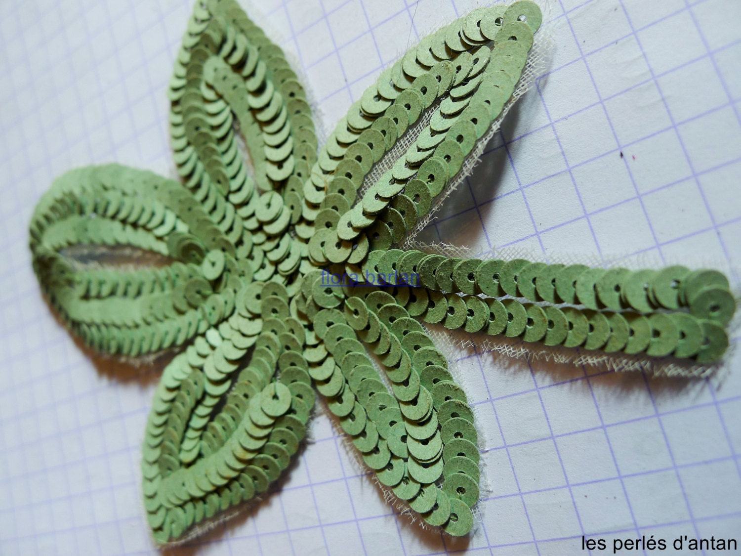 Vintage Pailletten/Antike Applikation/1930/Made in France von lesperlesdantan