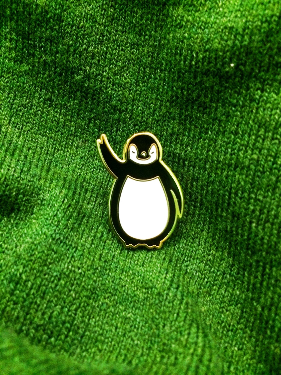 Weihnachts-Pinguin-Emaille-Anstecknadel, Anstecknadel, Geschenk Für Sie, Vogel-Brosche, Herbst - Und Winter-Accessoires, Weihnachtsgeschenk von letterhappy