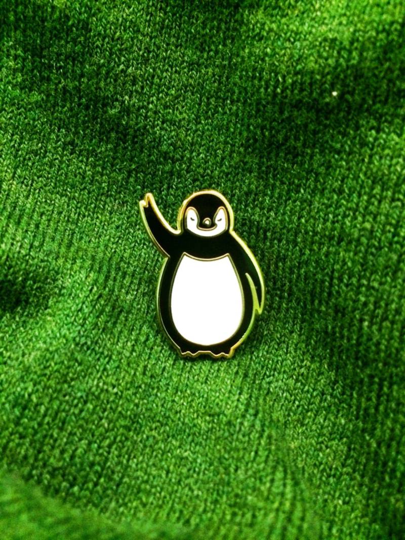 Weihnachts-Pinguin-Emaille-Anstecknadel, Anstecknadel, Geschenk Für Sie, Vogel-Brosche, Herbst - Und Winter-Accessoires, Weihnachtsgeschenk von letterhappy