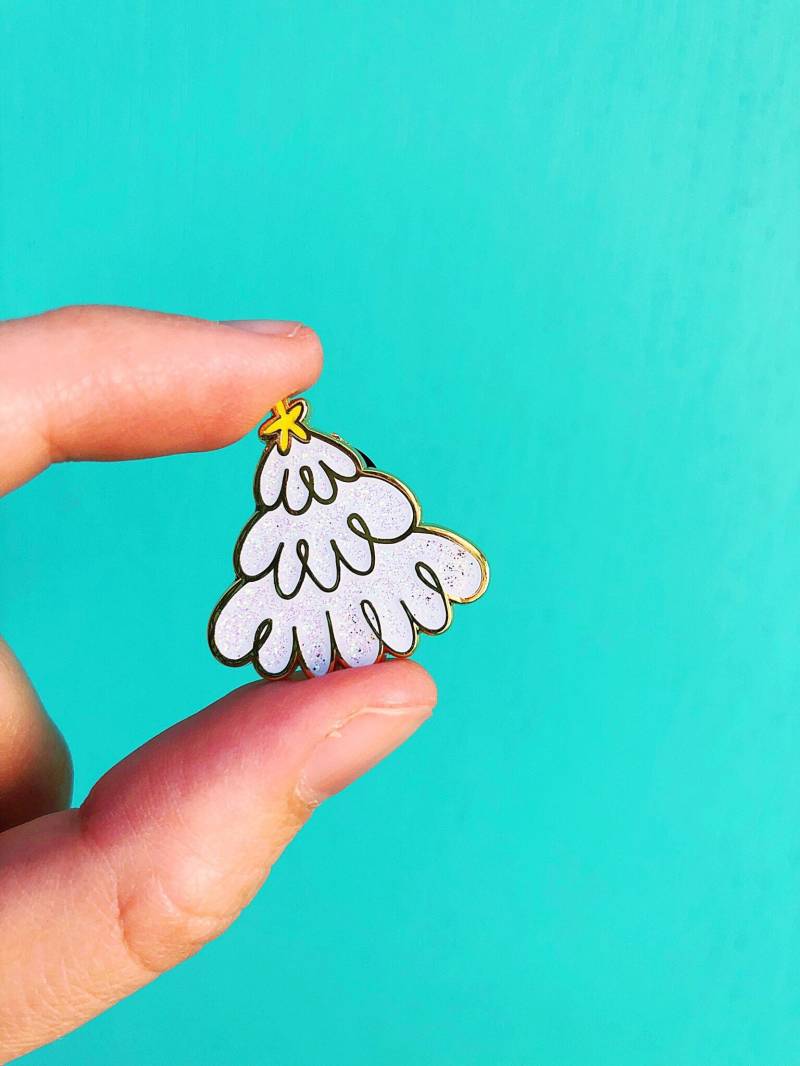 Weihnachtsbaum Emaille Pin, Anstecknadel, Pinnadel, Geschenk Für Mama, Mama von letterhappy