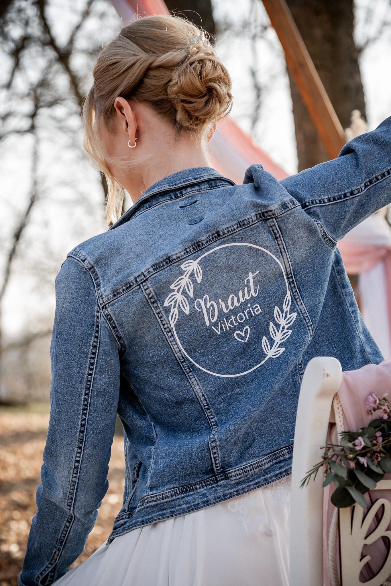 Bügelbild Jeansjacke Braut Hochzeit Personalisiert - Eigener Name Jacke Weste Just Married von letterlovedesign