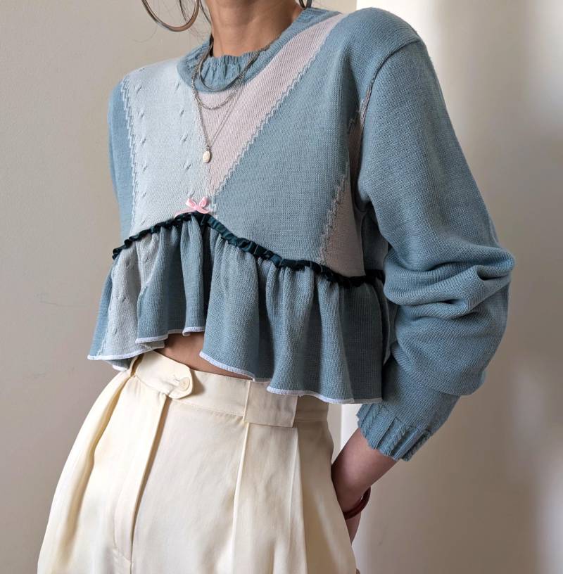 Upcycling Türkisfarbener Schößchenpullover Afibel Vintage Oversized Rüschenpullover Aus Wolle Und Baumwolle von lexyvintage