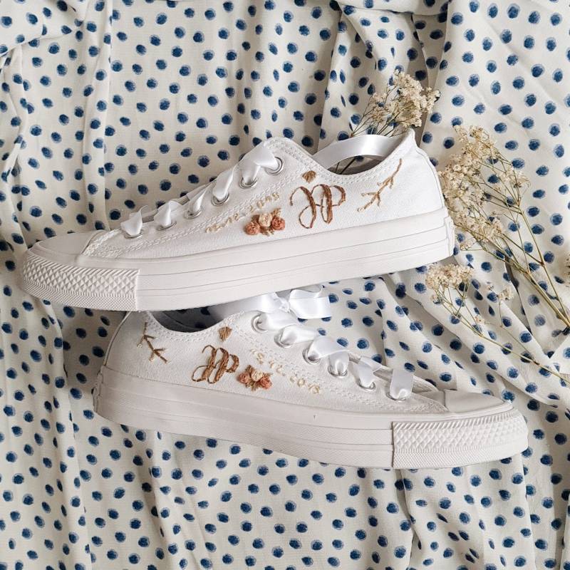 Hochzeit Schuhe, Hochzeit Schuhe Braut, Bestickte Converse, Hochzeit, Personalisierte Sneaker, Stickerei, Brautschuhe von leyalart