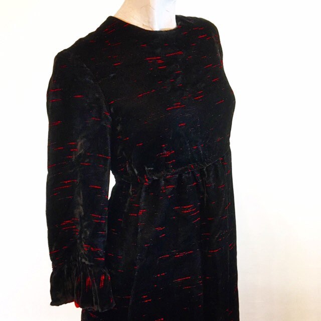 Vintage 60Er Jahre Schwarz Und Rot Samt Baby Doll Kleid Klein Mittel von lianserene