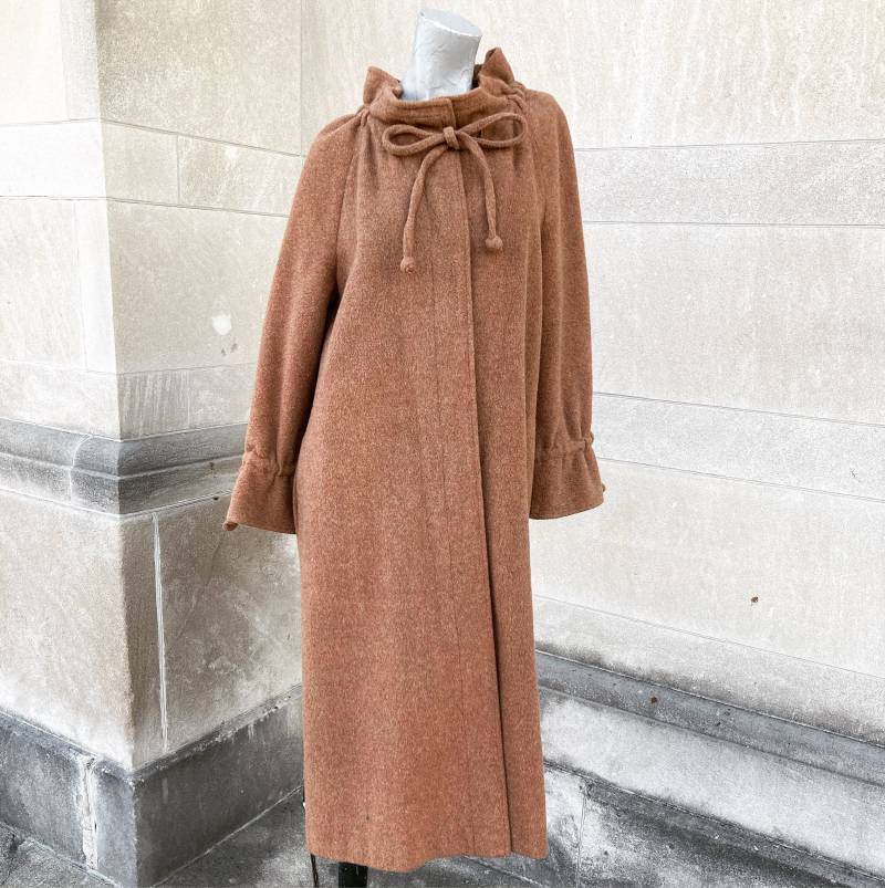 Vintage 70Er 80Er Zimt Brauner Wollmantel Mit Schleife Ausschnitt Mittelgroß von lianserene