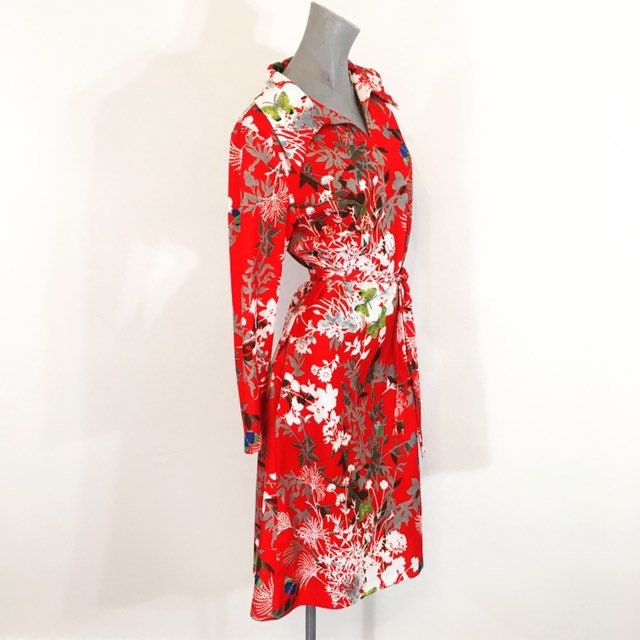 Vintage 70Er Jahre Rot Grün Schwarz Weiß Gelb Mod Kleid Mit Blumen Butterfies Und Breiten Kragen Kleine Medium von lianserene