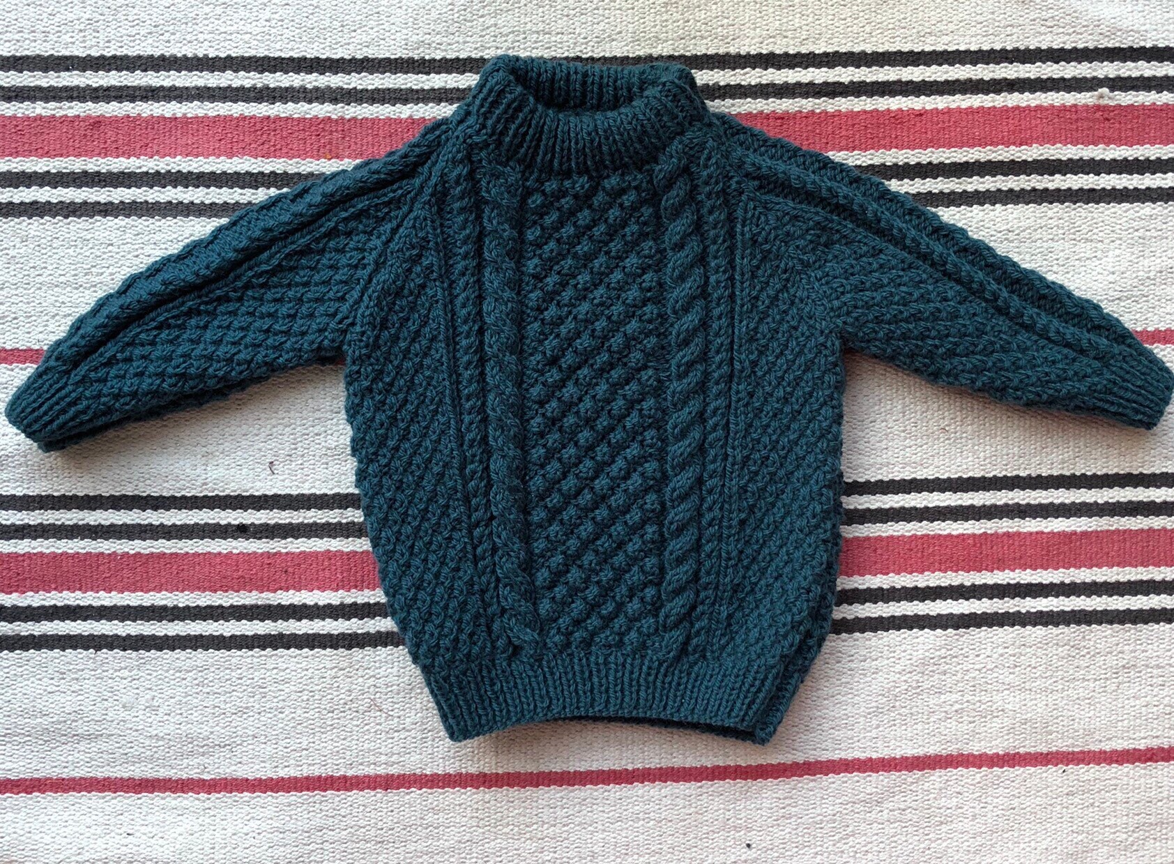 Zopfmuster Aran Baby Pullover Handgestrickt Grün Smaragd Waldgrün 0-3 Monate Neugeborene Geschenk Weihnachten Zopfmuster Aran Baby Pullover Handgestrickt Grün Smaragd Waldgrün 0-3 Monate Neugeborene Geschenk Weihnachten von libellum