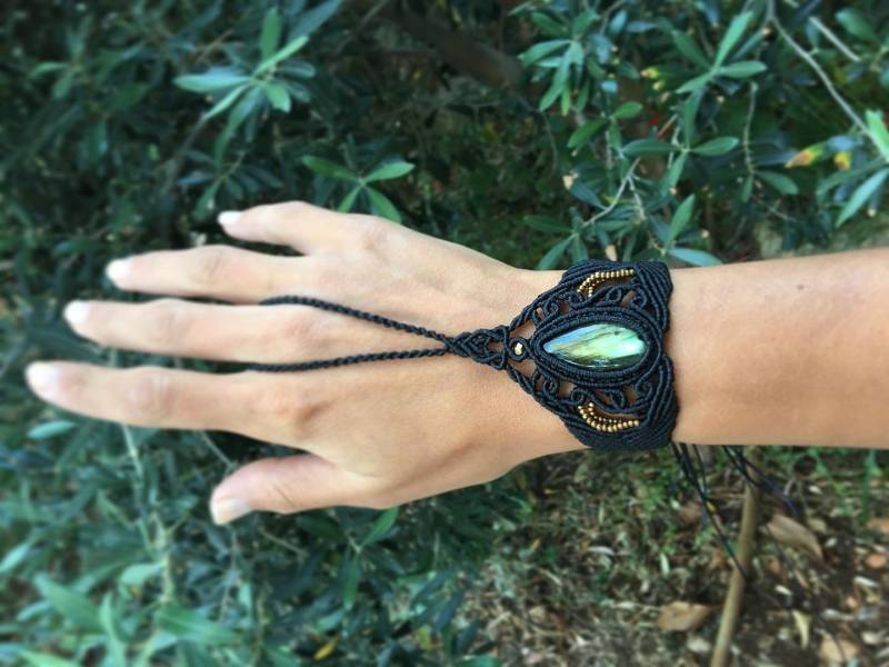 Makramee Armband Mit Labradorit, Göttin Schmuck, Hippie, Handschmuck, Gothic Armband, Schwarzes Armband, Labradorit Schmuck von librabutique