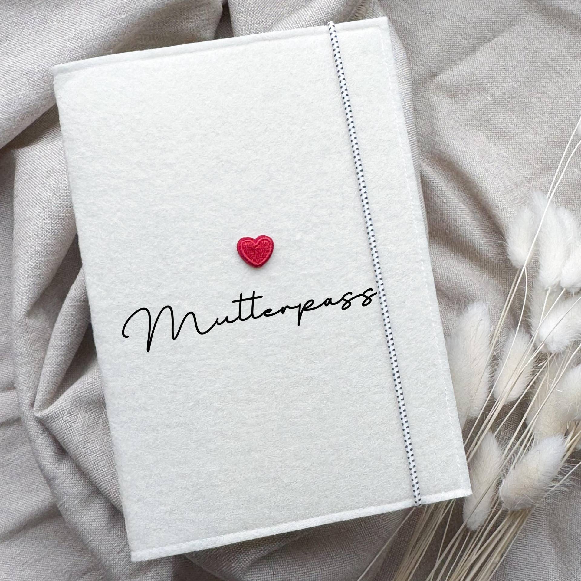 Mutterpass Hülle Aus Filz Mit Name | Geschenk Schwangerschaft Personalisiert Handmade von liebelandia