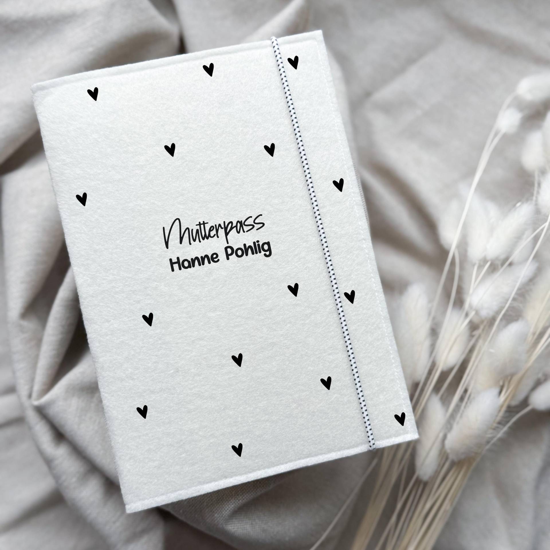Mutterpasshülle Aus Filz Mit Herzen | Personalisiert Name Schwangerschaft Geschenk Mutterpass Cover Handmade von liebelandia