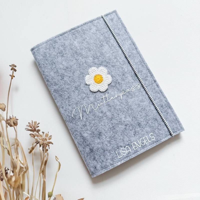 Personalisierte Mutterpasshülle Aus Filz, Mutterpass Blumen Personalisierte Mutterpasshülle Aus Filz, Mutterpass Blumen von liebelandia