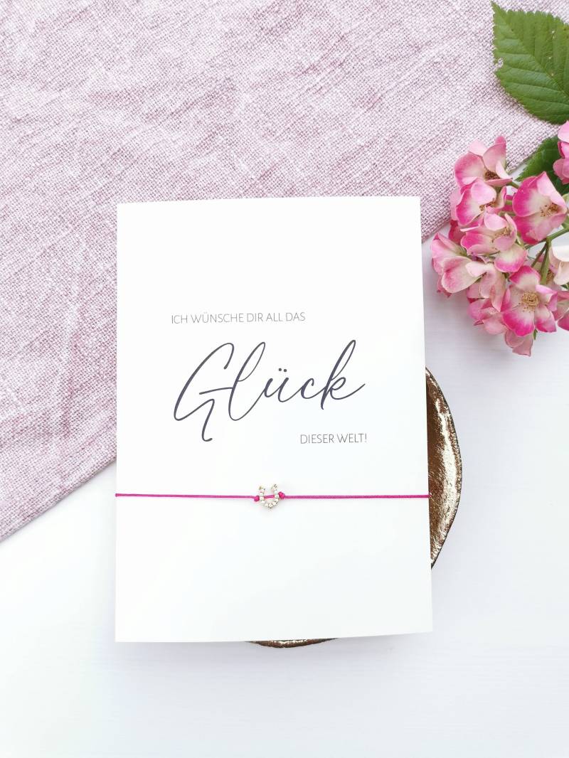 Postkarte Ich Wünsche Dir All Das Glück Dieser Welt | Hufeisen Armband Prüfung Abitur Geburtstagskarte Geschenk Glücksbringer Schule Uni von liebevollemomente