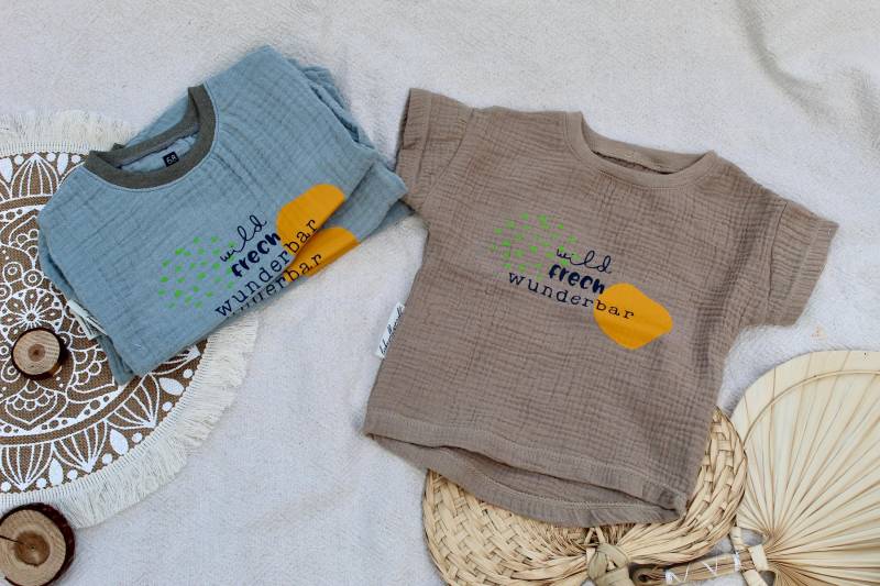 Musselin Shirt Kinder "Wild Frech Wunderbar" | Oversize Look Größen 62-170 Sommershirt Mit Statement-Print, Verschiedene Farben von liebevollgenaeht