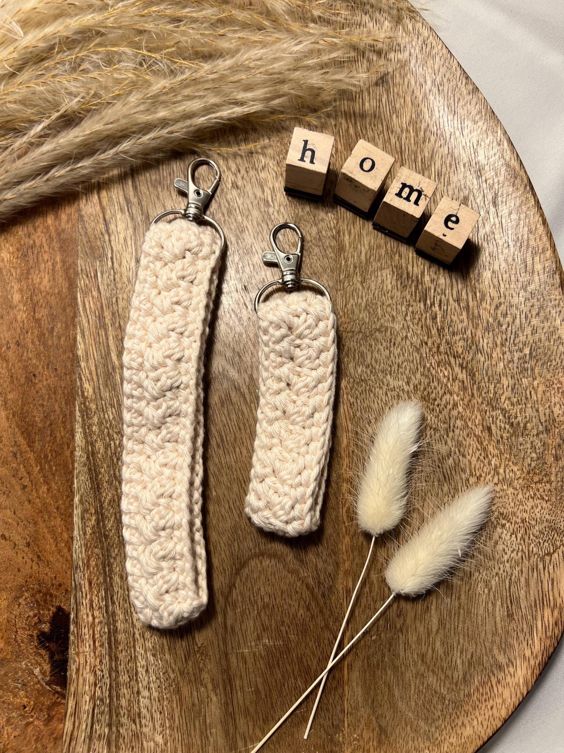 Schlüsselanhänger Gehäkelt | Geschenkidee Minimalistisch Charm Keychain Schlüsselanhänger Gehäkelt | Geschenkidee Minimalistisch Charm Keychain von liebezumlandleben
